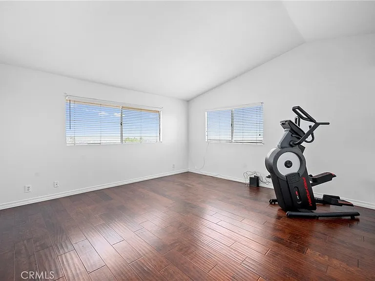 10703 Valley Dr — Photo 26