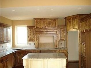 1640 NE Woodland Shores Dr, Lees Summit, MO 64086