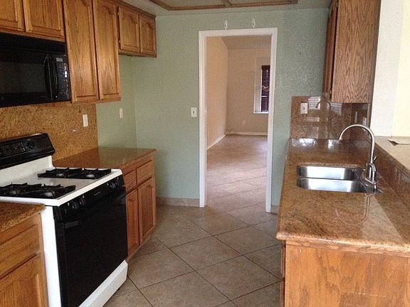 Bright and Sunny Kitchen