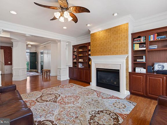 4th image of 9 Hempstead Dr