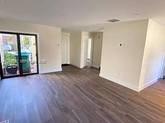 5th image of 13161 SW 95th Ave #Townhouse 1