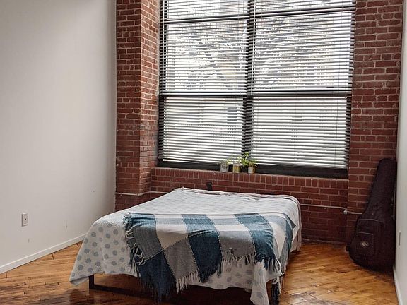 4th image of 162 Leverington Ave #2007
