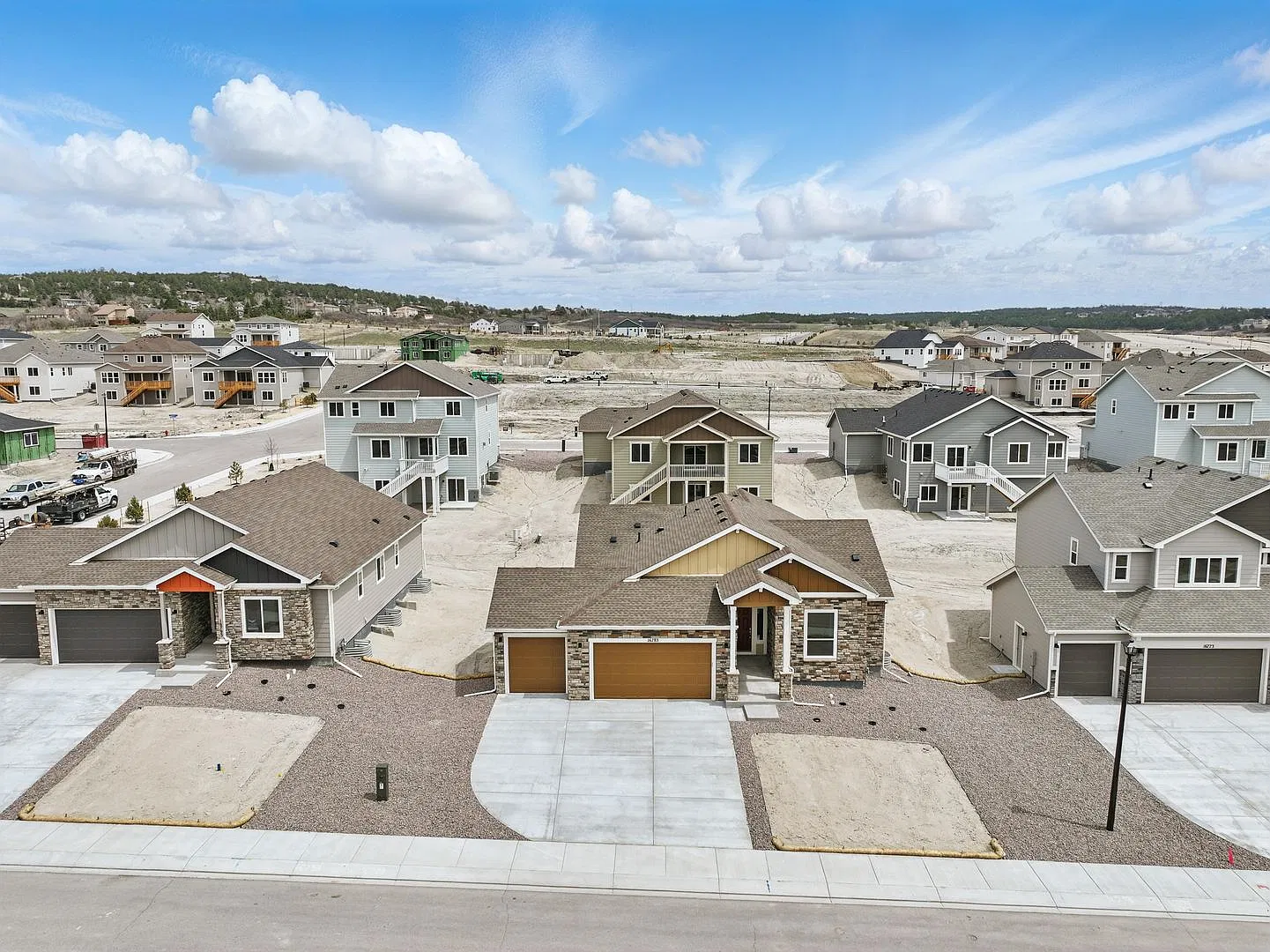Stunning 5-Bedroom Ranch-Style Home in Monument | 3-Car Garage & Modern Finishes — Photo 2