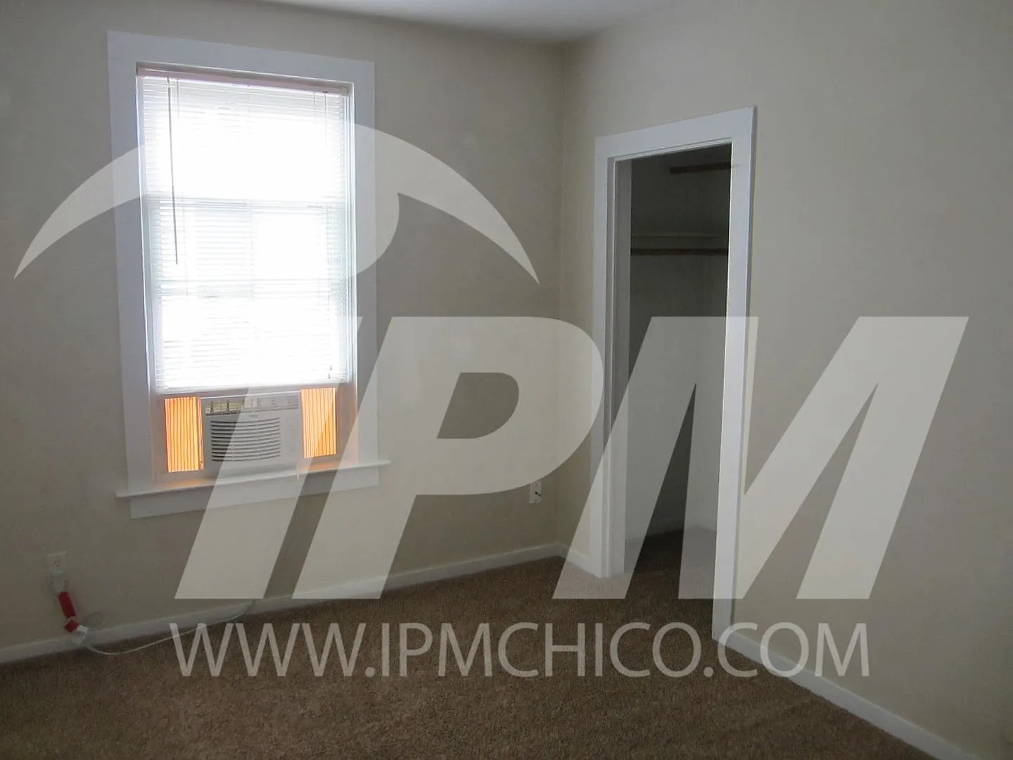 Classic 3 bedroom 2 bathroom home! Half off first month rent** — Photo 4
