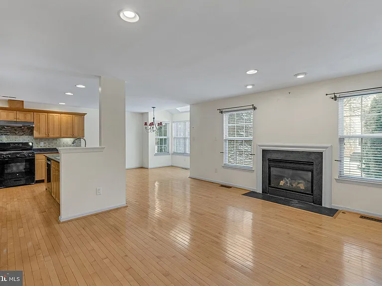 4 Hogan Way — Photo 4