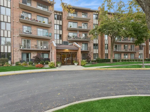 701 Lake Hinsdale Dr APT 107, Willowbrook, IL 60527