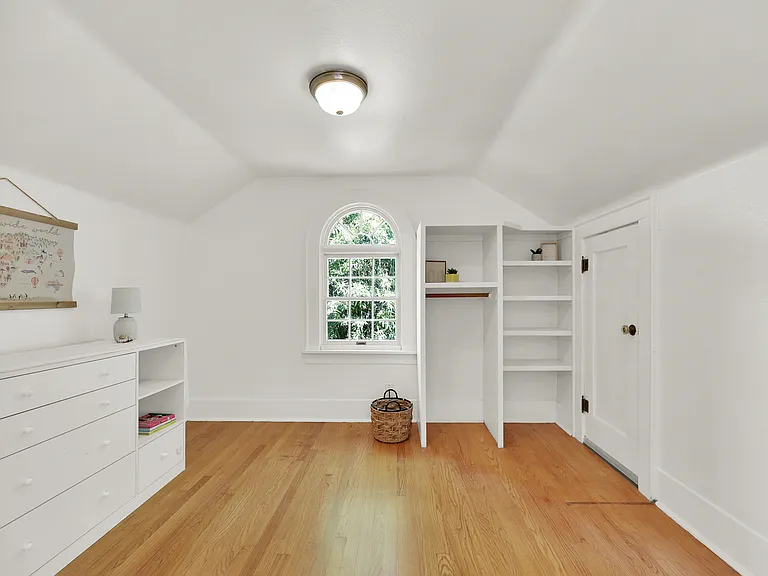 2260 E 15th Ave — Photo 25