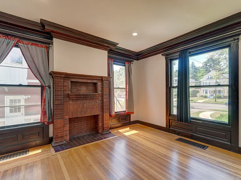 545 Whitney Ave #2 — Photo 7