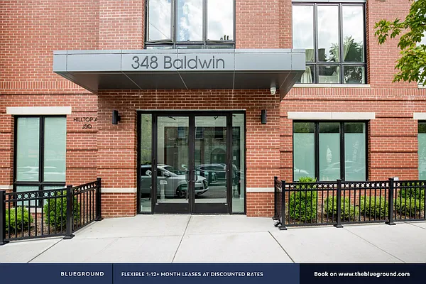 Rented by The Blueground | media 320