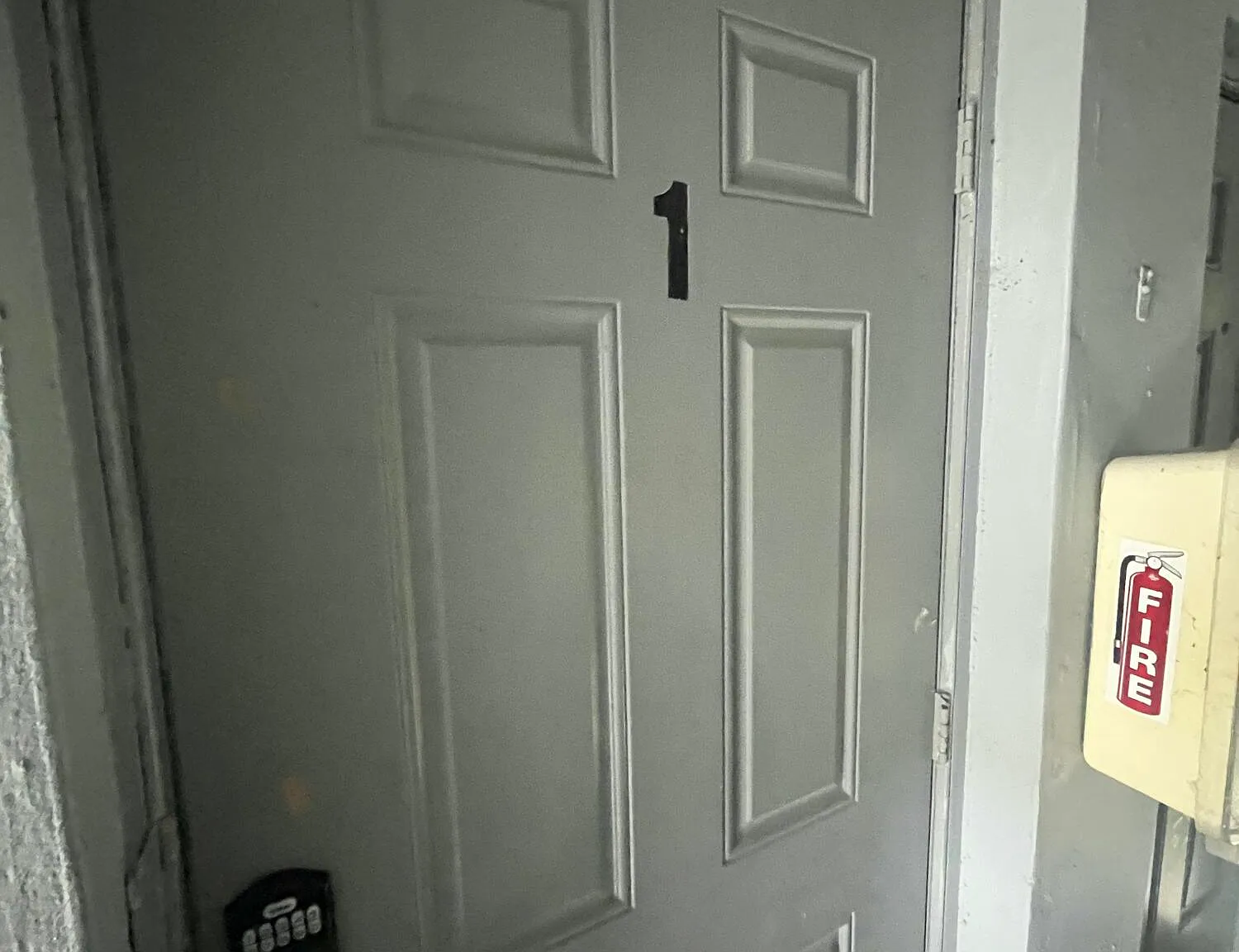 2 bed, 1.0 bath, 2592 sqft, $1,750 — Photo 2