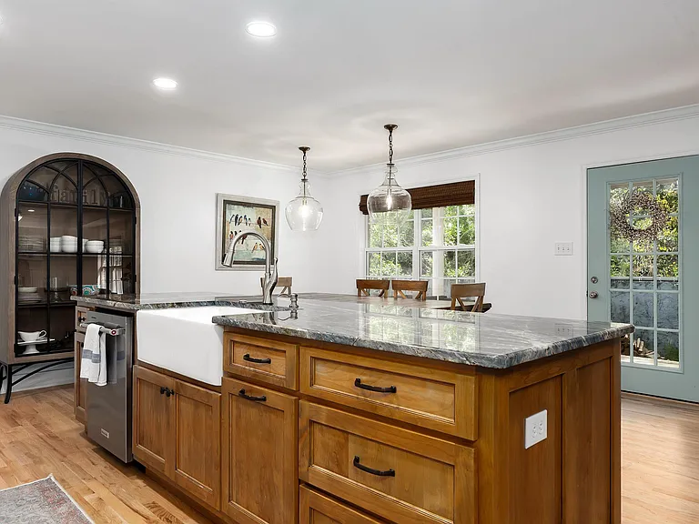 3707 Montclair Rd SW — Photo 11