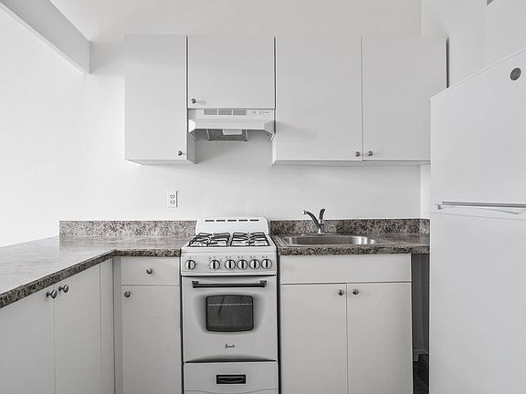 5th image of 88 Fulton St #125