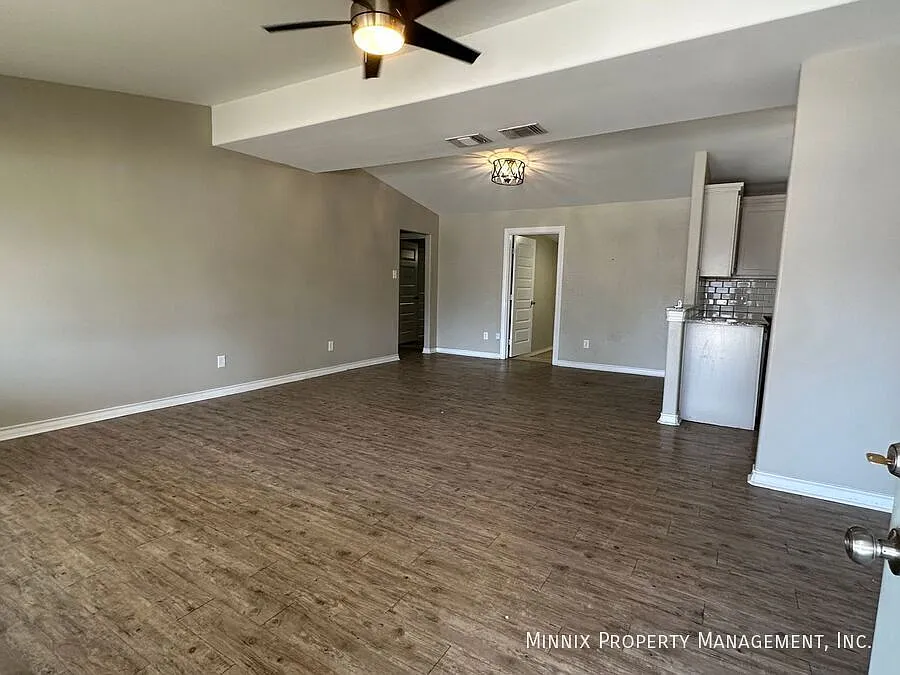 5 bedroom/ 5 bath - 4118 30th St. — Photo 2