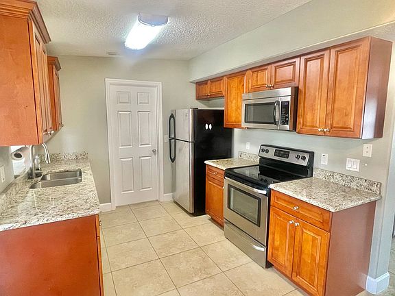 5th image of 836 Logan Dr