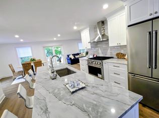 12 Woodland Dr, Milford, CT 06460