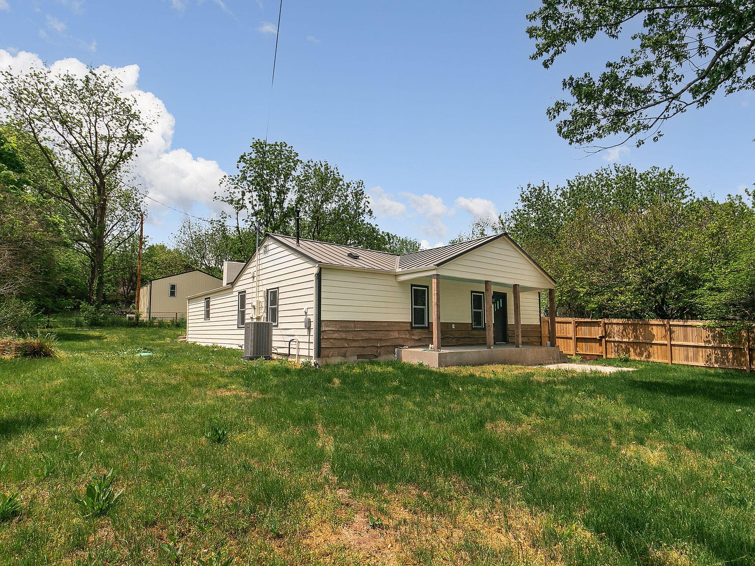 2031 North Farm Rd 197, Springfield, MO 65802 | MLS #60242658 | Zillow