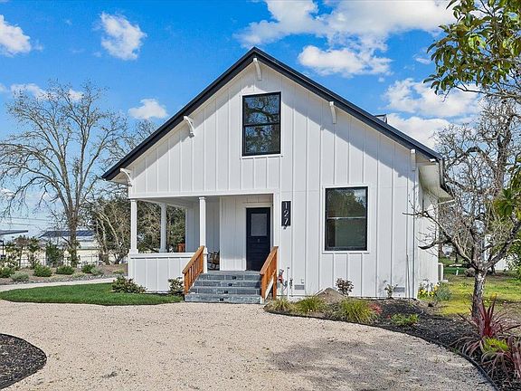 3rd image of 127 Pleasant Avenue