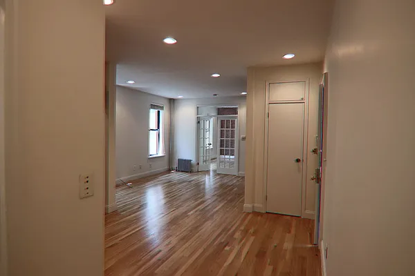 Rented by PMG Real Estate  | media 35