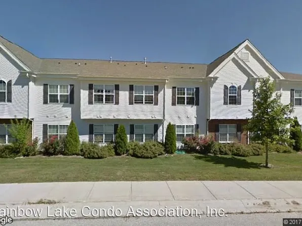 2135 Rainbow Lake Ln APT 118, West Bend, WI 53090