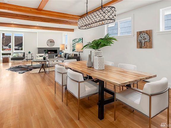 4th image of 3803 Cascadia Ave S