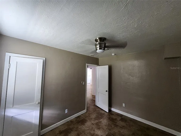 1014 NE 10th Pl — Photo 38