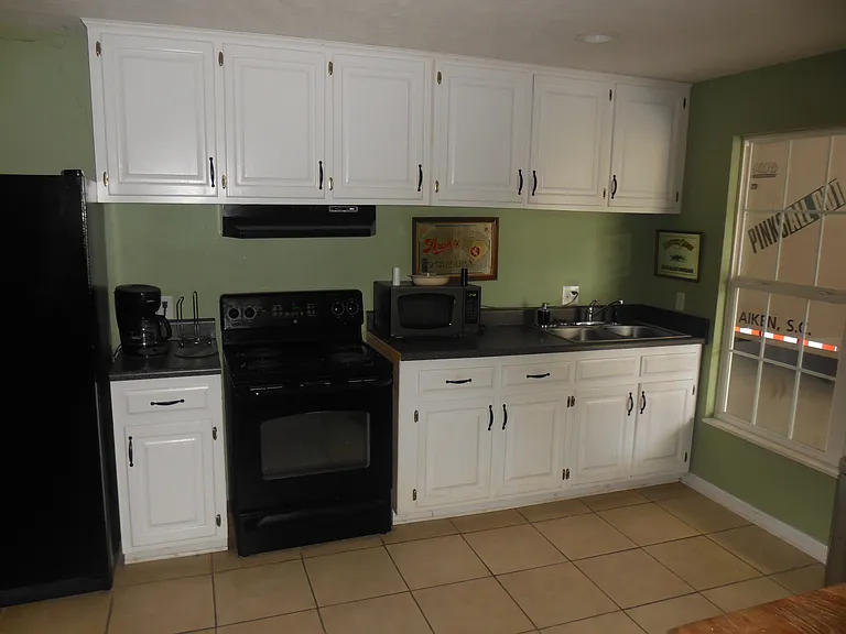126 Glenwood Dr — Photo 3