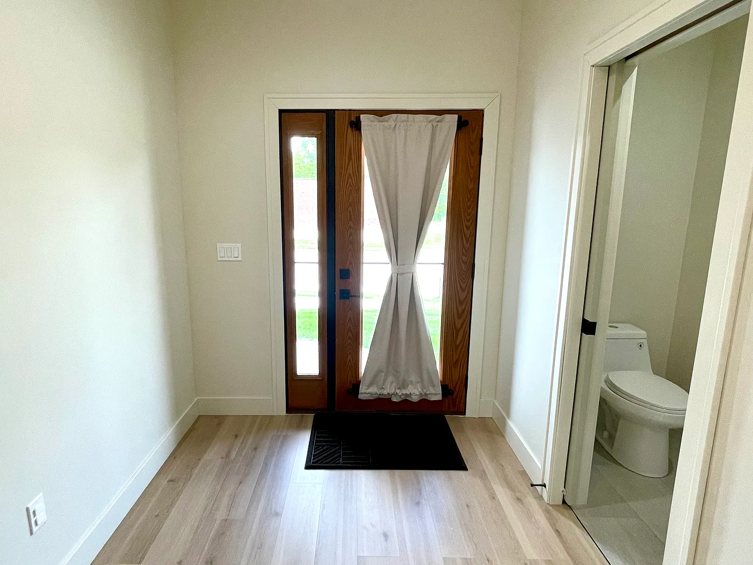 3 bed, 2.5 bath, 1850 sqft, $2,200 — Photo 4