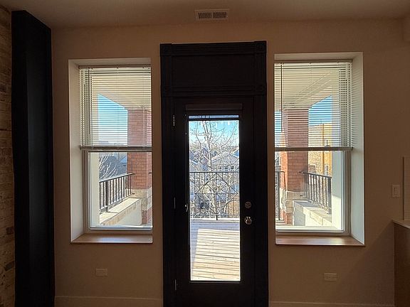 5th image of 927 N Mozart St #1F