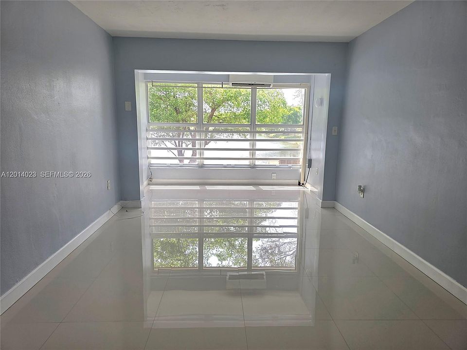 1st image of 19080 NE 3rd Ct APT 314