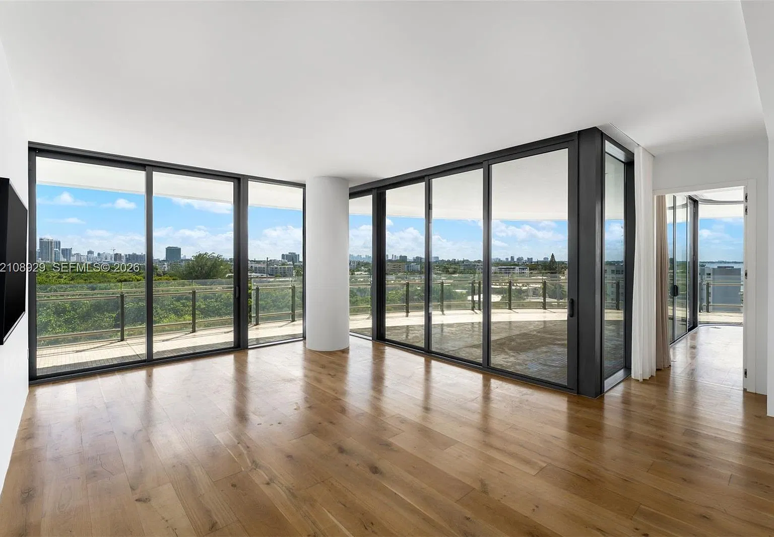 8701 Collins Ave Condo — Photo 1