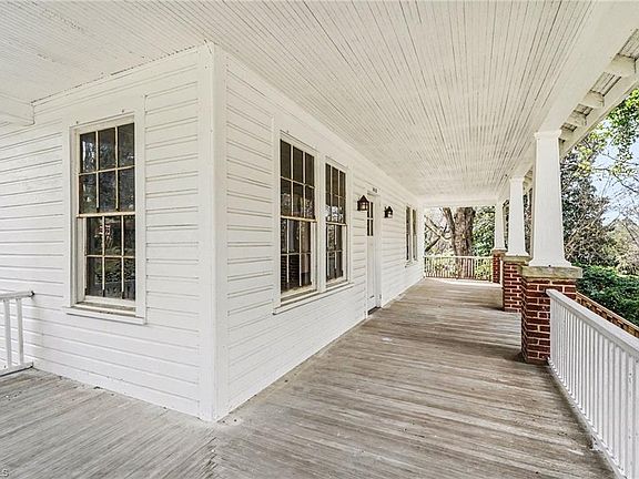 3rd image of 1419 Westbrook Dr
