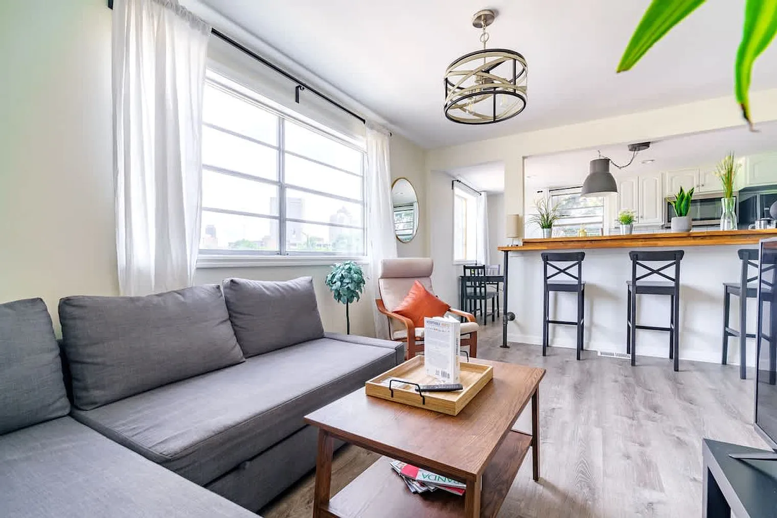 1 bed, 1.0 bath, 742 sqft, $3,065 — Photo 2