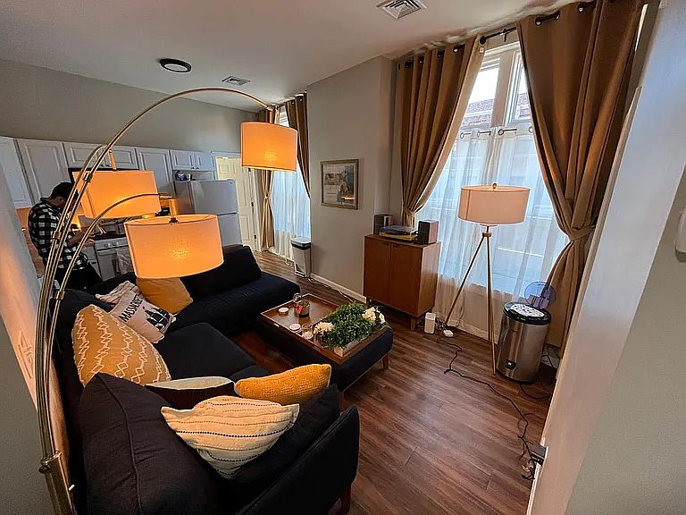 1st image of 369 Hanover St APT 3