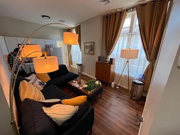 369 Hanover St APT 3, Boston, MA 02113