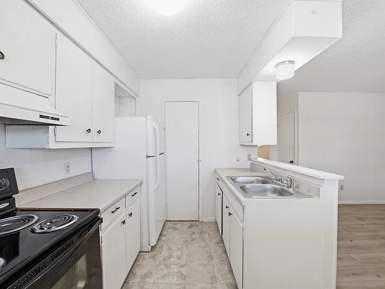 1601 Berry St #1 — Photo 9