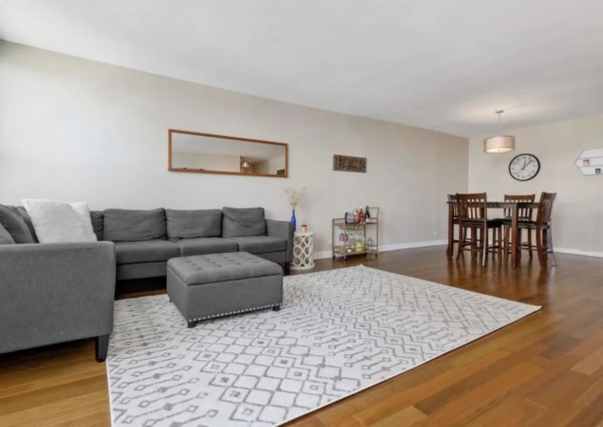 Building Photo - 2626 N Lakeview Ave #3401W