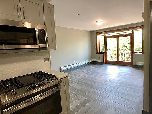 3rd image of 560 19th St APT 3A