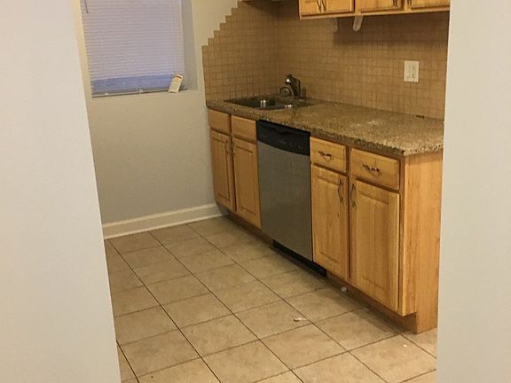 2nd image of 2036 N Honore St #G