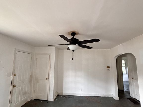 5th image of 244 W Garfield Ave
