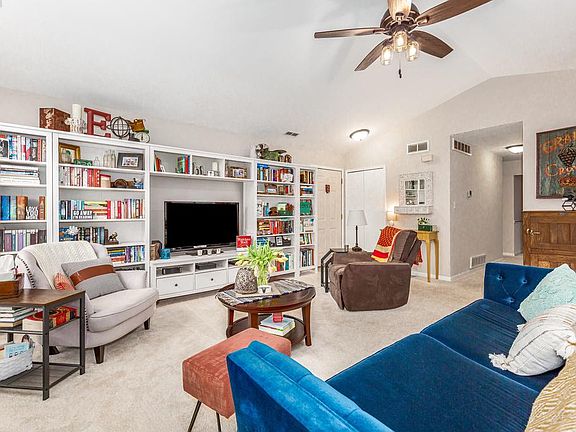 3rd image of 2635 Crescenzo Dr #2B