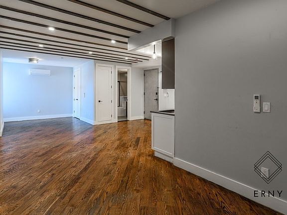 3rd image of 33 Claver Pl #2B
