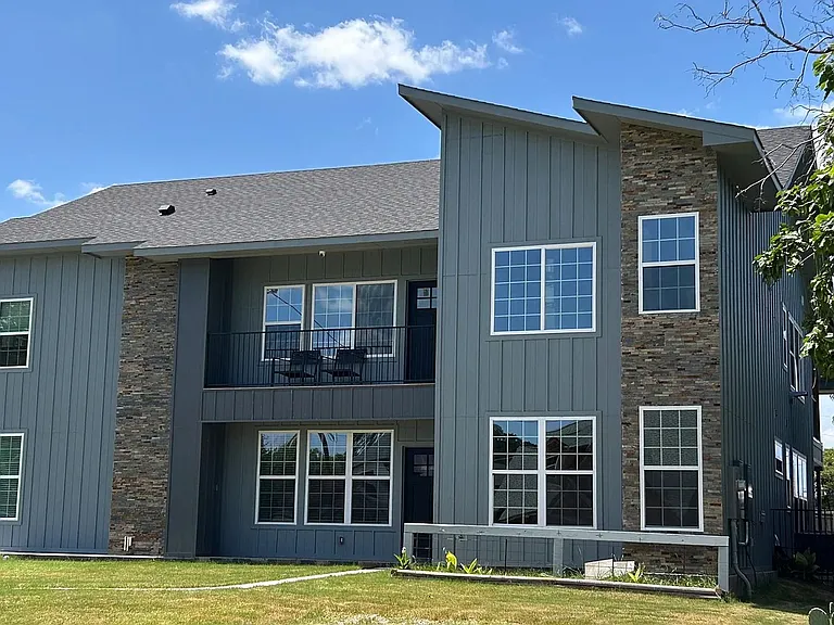 4534 N Shore Dr — Photo 1
