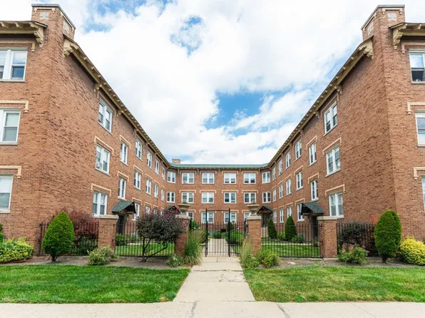4814 W Hutchinson St APT 1B, Chicago, IL 60641