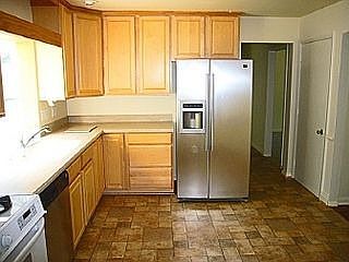 2nd image of 16 Lantern Ln