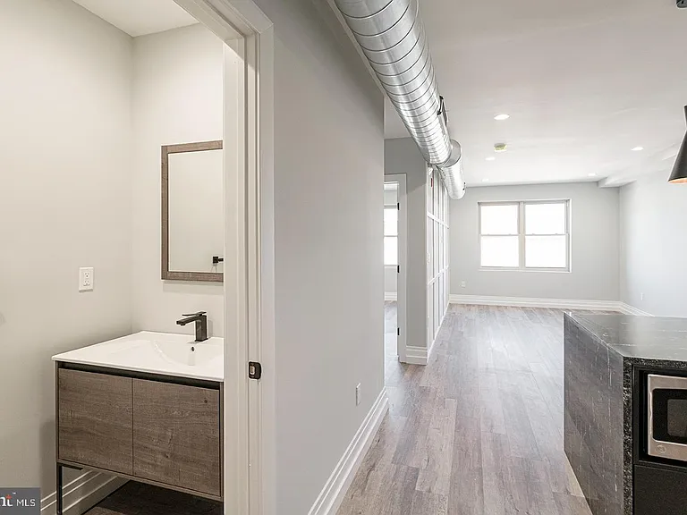 526 Brown St #503 — Photo 6