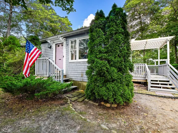 27 Crooked Meadow Road, East Falmouth, MA 02536