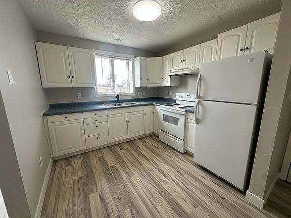 5th image of 1095 6th St APT 4