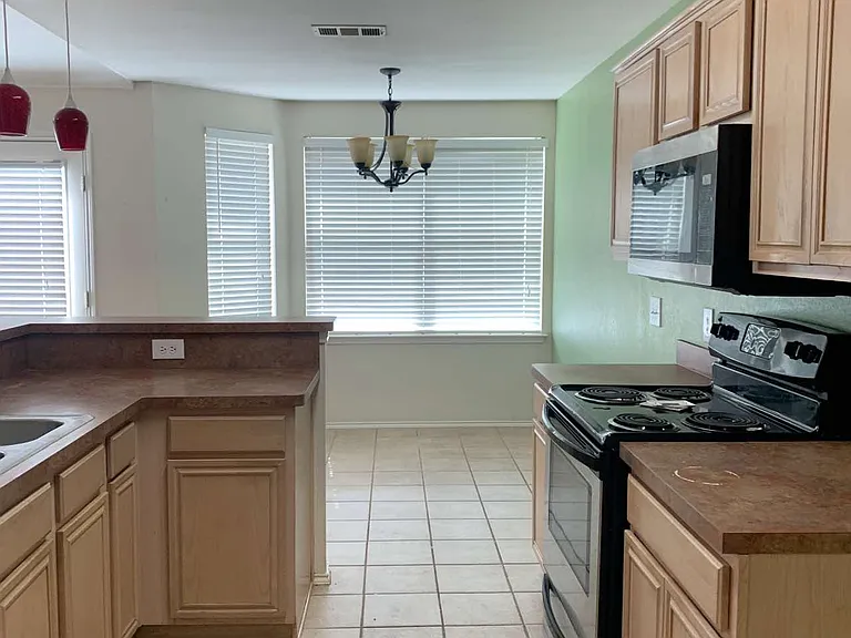 208 N Rolling Meadows Dr — Photo 4