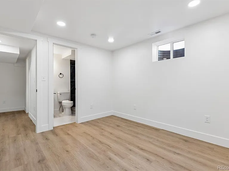 363 S Ivy St — Photo 16