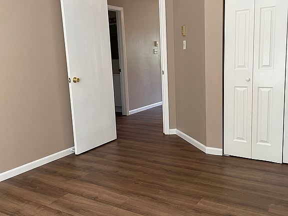 2nd image of 105 Pickwick Pl